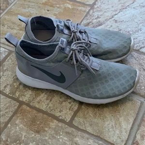 Nike tennis shoes